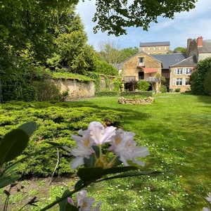 Sedan- Belle maison de ville avec jardin et dépendances